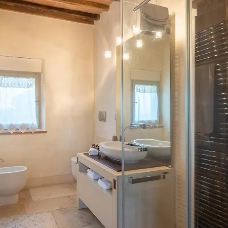 L'oliveta 6, Emma Villa *